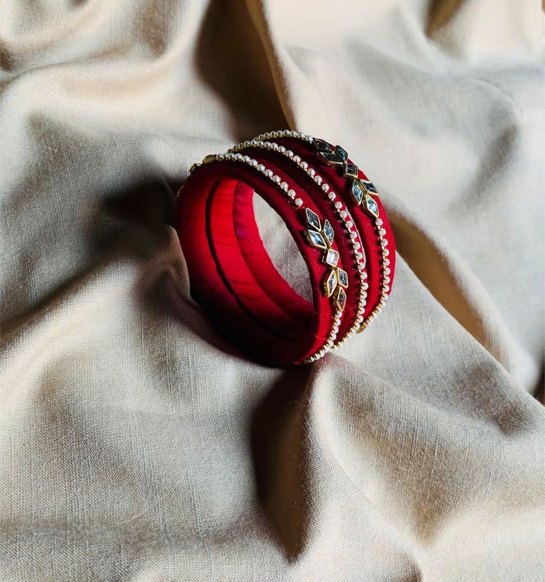 ডিপ মেরুন কালার কুন্দন চুরি সেট