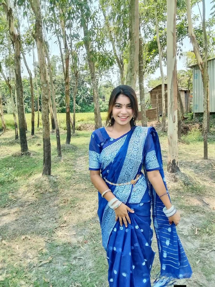 হাপসিল্ক শাড়ী সাথে ব্লাউজ