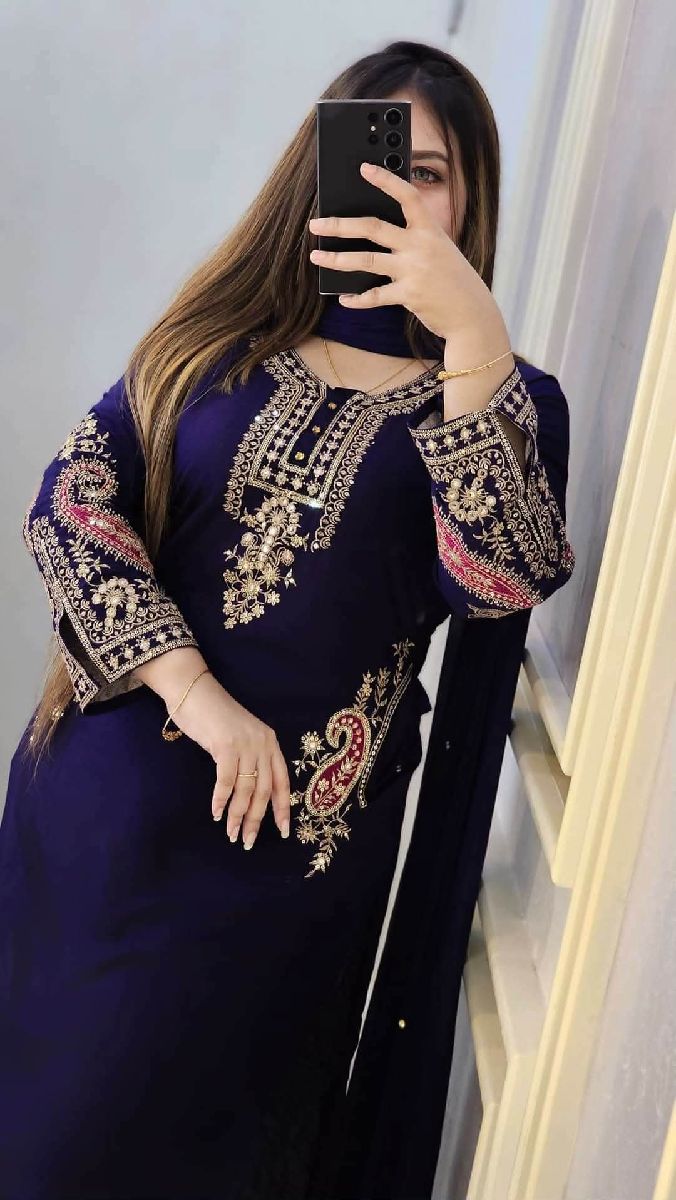 সম্পূর্ণ লেটেস্ট ডিজাইনের সিকোয়েন্স এবং এমব্রয়ডারি কাজ করা সম্পূর্ণ রেডি থ্রি-পিস কালেকশন।।
