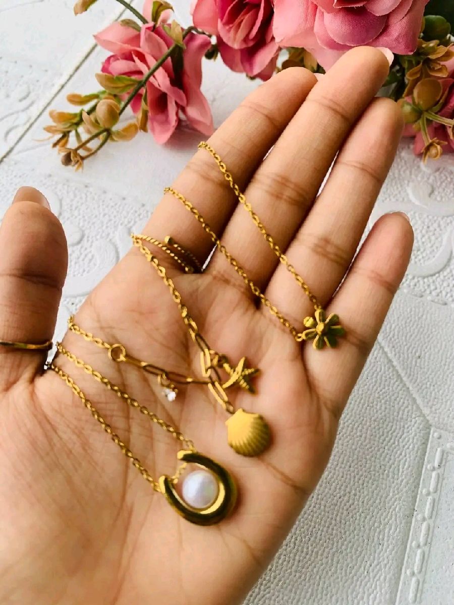 Stainless steel neckpiece✨ 2