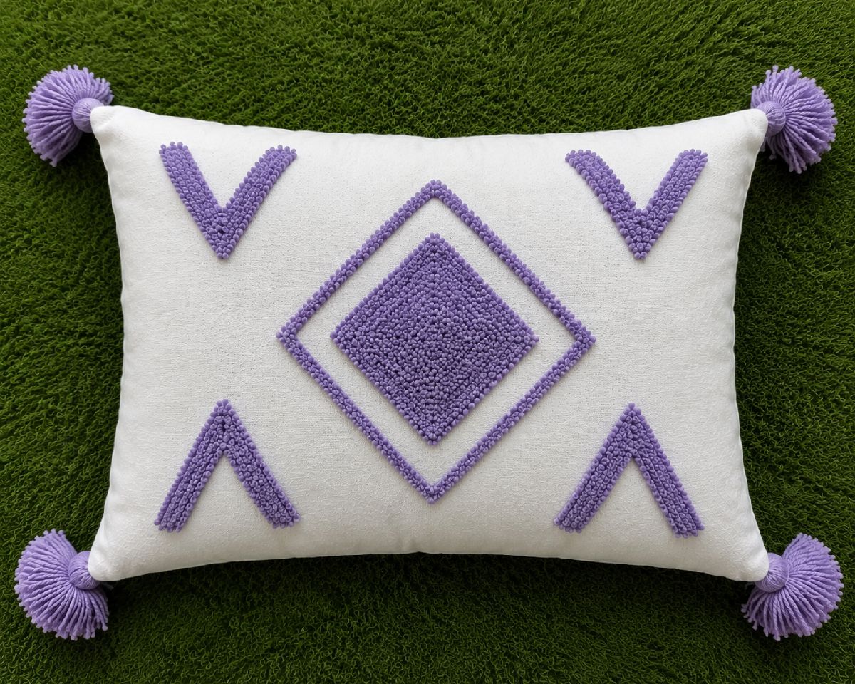 Tusfted cushion cover 3