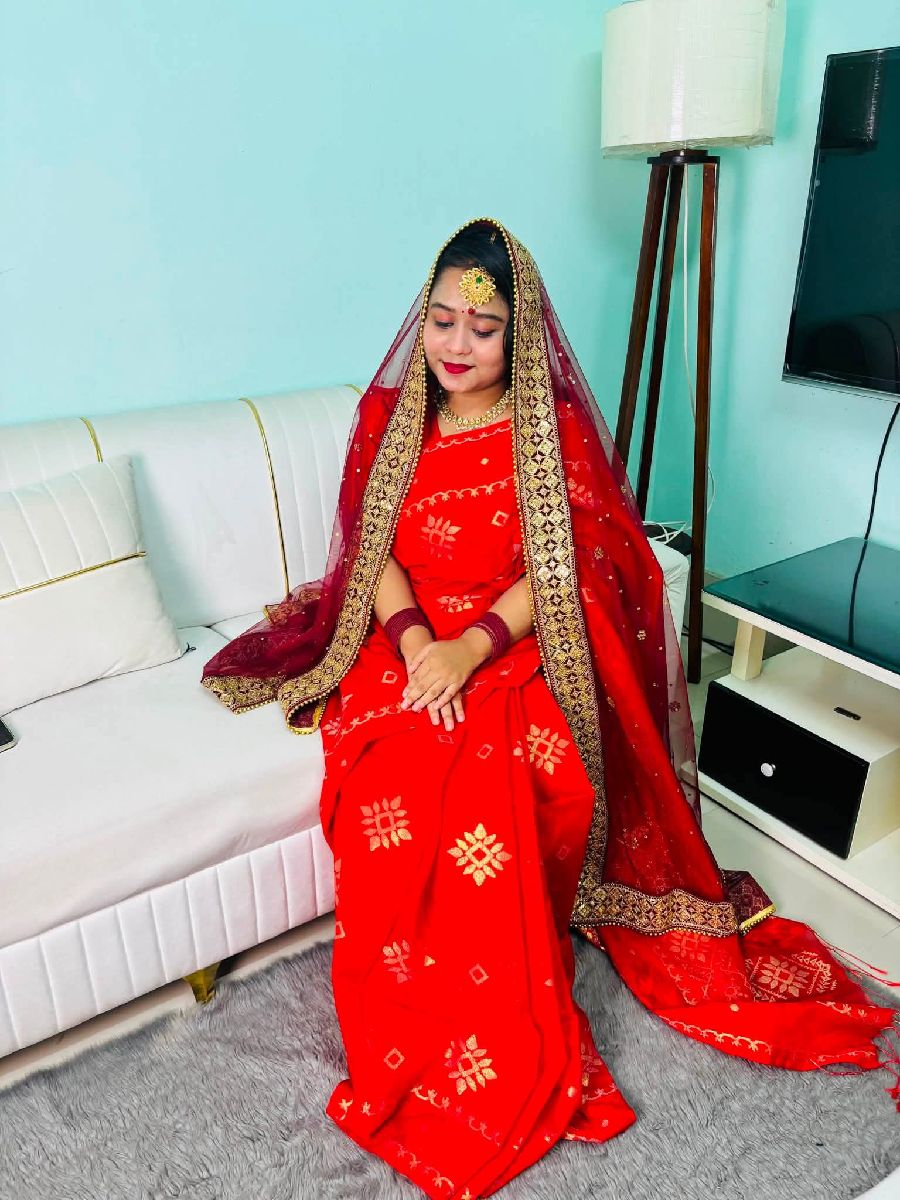 লাল টুকটুকে জামদানি শাড়ি 2