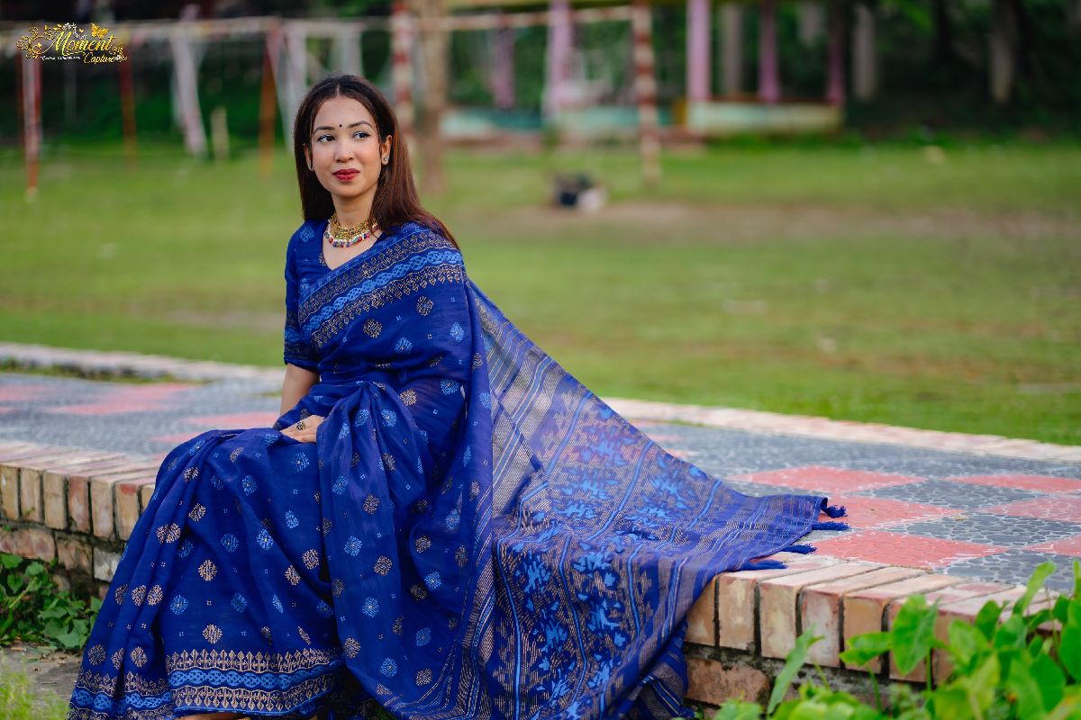 জামদানি মোটিফ শাড়ি