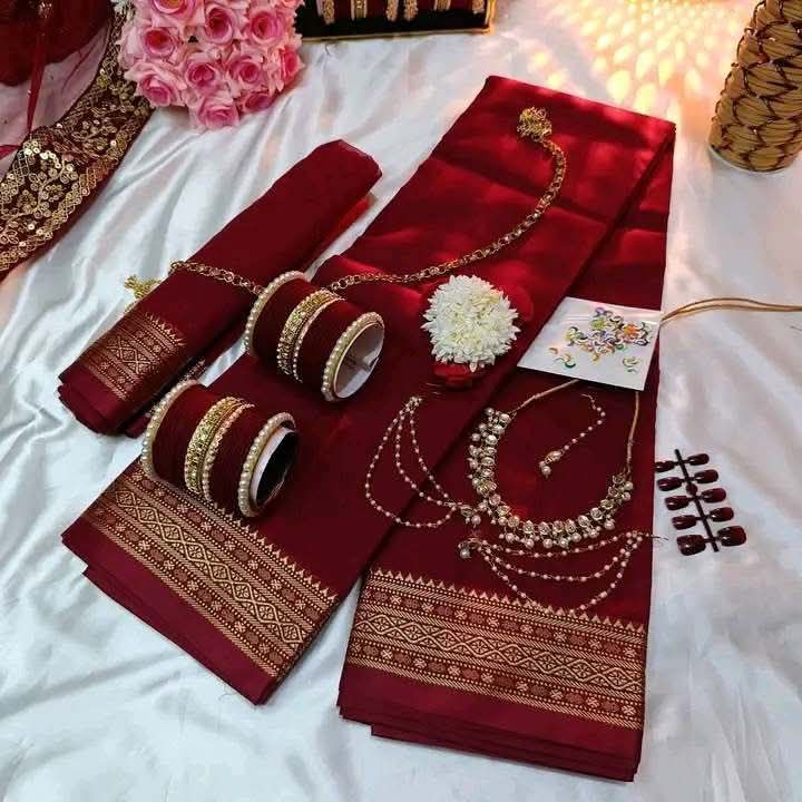 নকশি পাড়ের মেরুন শাড়ি,