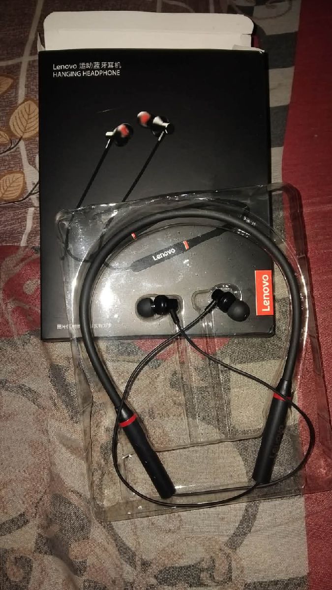 Lenovo HE05x Sports Magnetic Wireless Earphones 2