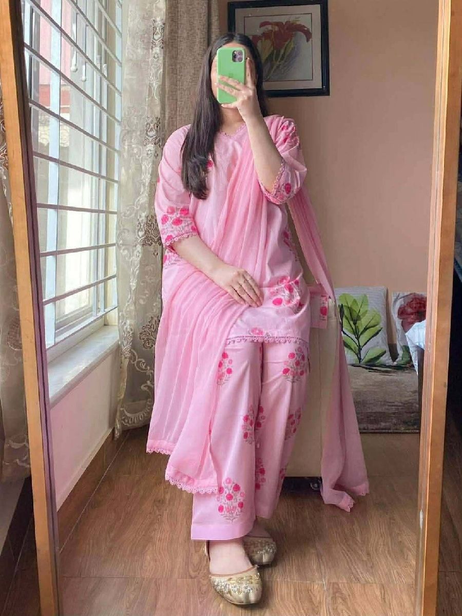 ❤️আপনাদের সবার পছন্দের  আরো একটি সুন্দরী ড্রেস আমাদের স্টকে চলে আসছে ❤️ 3