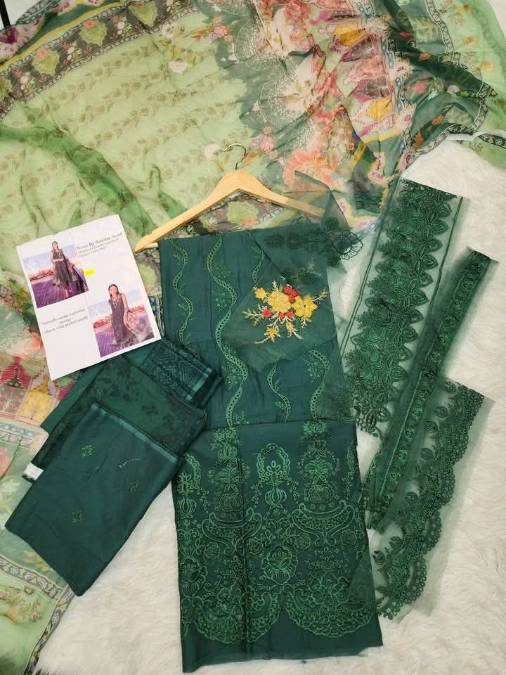 Noor by Saadia Asad Luxury Chikankari Lawn D1-B 2