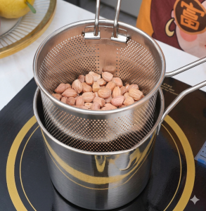 Deep Frying Pot with Strainer 2