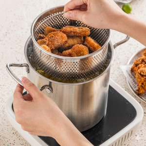 Deep Frying Pot with Strainer 3