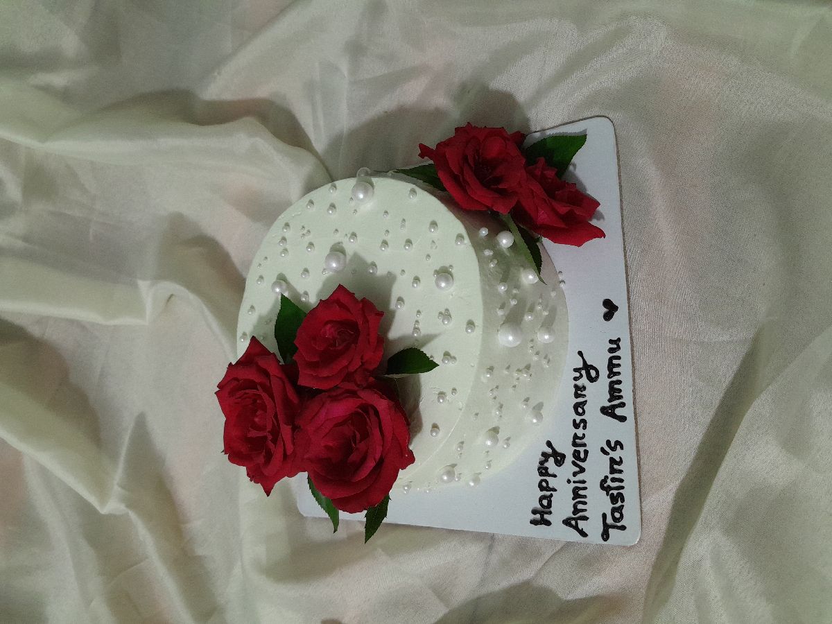 Vanila sponj cake ( customised ) 3