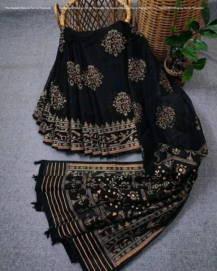 Half Silk Screen Print Saree-এটি একটি দৃষ্টিনন্দন হাফ সিল্ক প্রিন্ট শাড়ি।-নরম ও আরামদায়ক হাফ সিল্ক ফেব্রিক দিয়ে তৈরি।-পুরো শাড়িতে রয়েছে সূক্ষ্ম ও আকর্ষণীয় জামদানি প্রিন্ট ডিজাইন।-হালকা ও সহজে পরার মতো, দৈনন্দিন ব্যবহার ও অনুষ্ঠান—দুই ক্ষেত্রেই উপযোগী।-শাড়িটি পরলে আনে স্টাইলিশ ও এলিগ্যান্ট লুক।