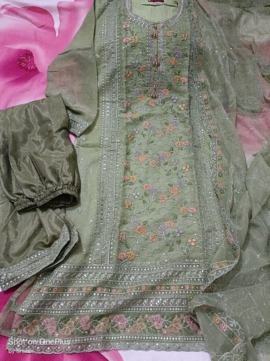 গর্জিয়াস থ্রি পিস 3