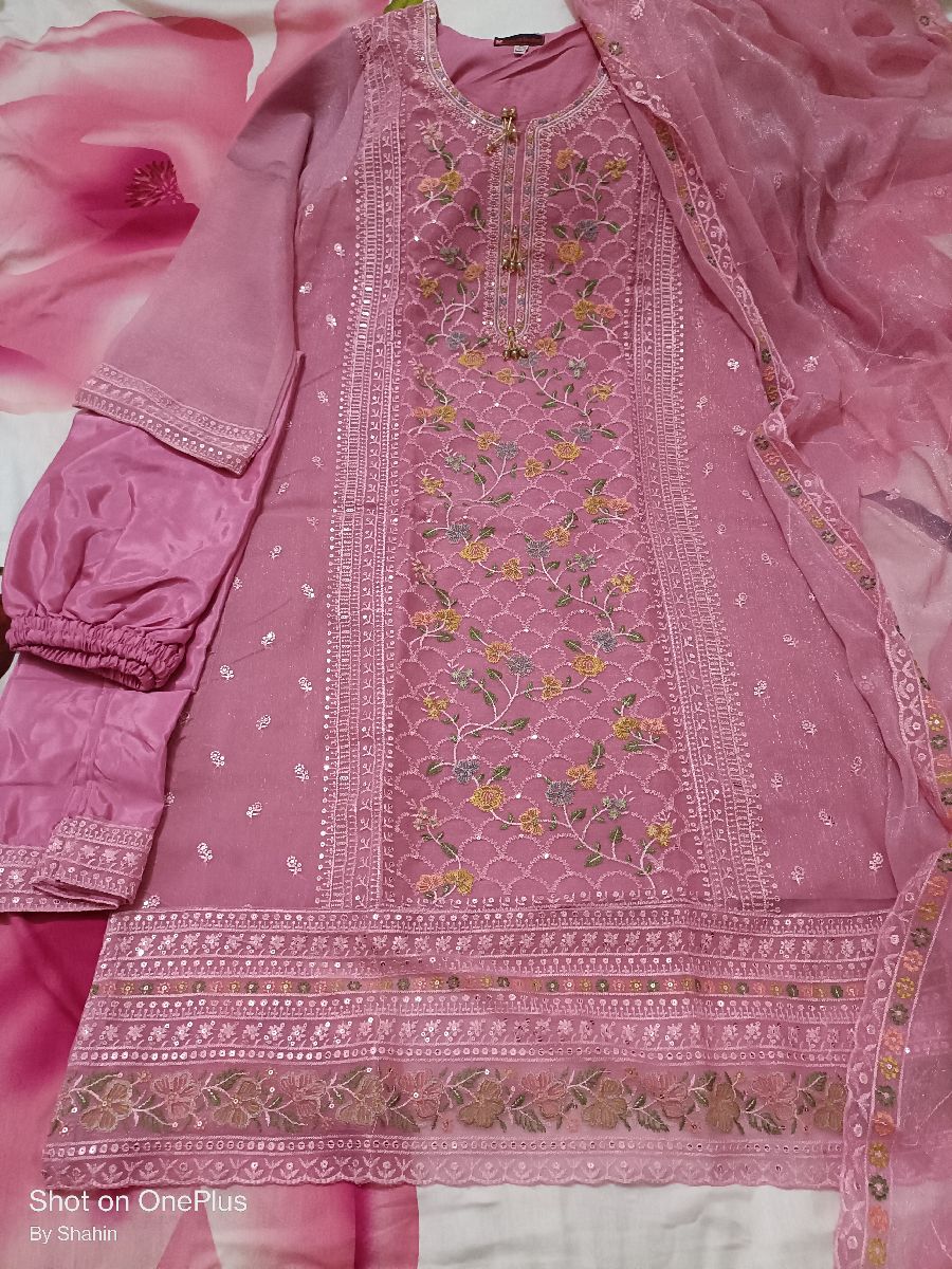 গর্জিয়াস থ্রি পিস 2