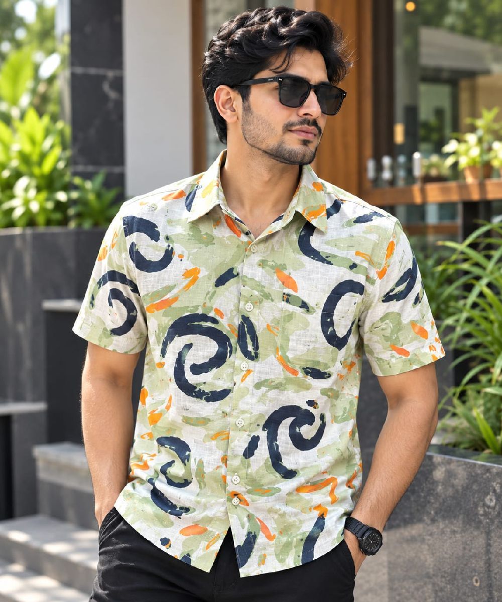 প্রিন্ট ডিজাইনের এই হাফ-স্লিভ শার্ট 2