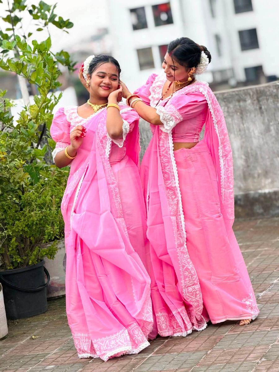 🌸 গোলাপি শাড়িতে সৌন্দর্যের মায়া—এক নজরেই মন কাড়বে! 💕✨ঐতিহ্য আর আধুনিকতার সুন্দর মেলবন্ধন। 🩷📩 অর্ডার করতে ইনবক্স করুন🛍️ Jannat Polash Store#JannatPolashStore #PinkSaree #SareeLove #DesiLook #FashionStyle