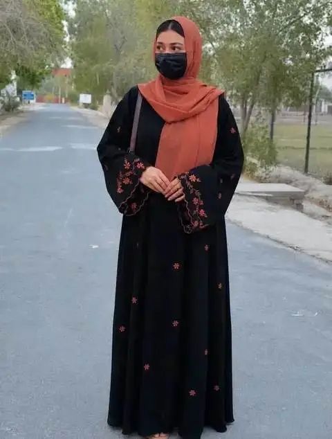 ফ্লোরাল স্লিভ এমব্রয়ডারি বোরকা 2
