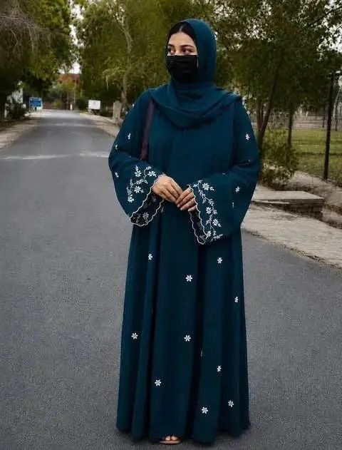 ফ্লোরাল স্লিভ এমব্রয়ডারি বোরকা