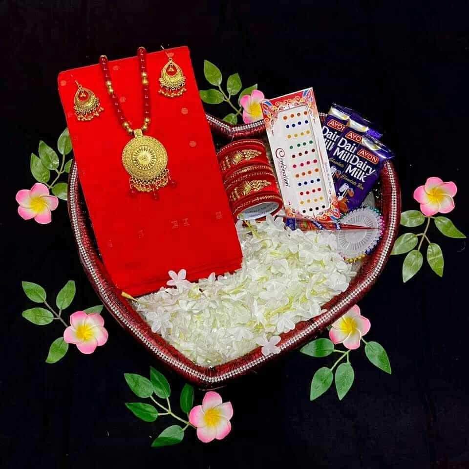 Traditional Red Saree with Golden Jewelry & Grooming Gift Tray Combo (ট্রেডিশনাল রেড শাড়ি, গহনা ও সাজগোজ স্পেশাল লাভ ট্রে কম্বো)