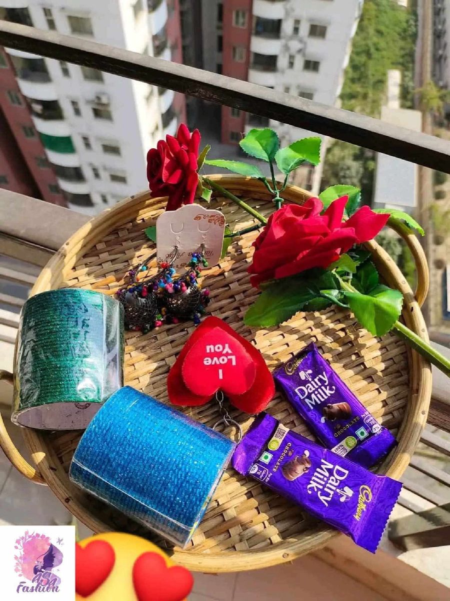Budget-Friendly Chocolate, Bangles & Accessories Gift Combo (বাজেট ফ্রেন্ডলি চকোলেট, চুড়ি ও সাজগোজ কিউট গিফট কম্বো)